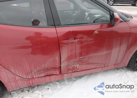 2012 Hyundai Veloster Base W/Red/Black z USA, uszkodzony, nr VIN KMHTC6AD0CU032237